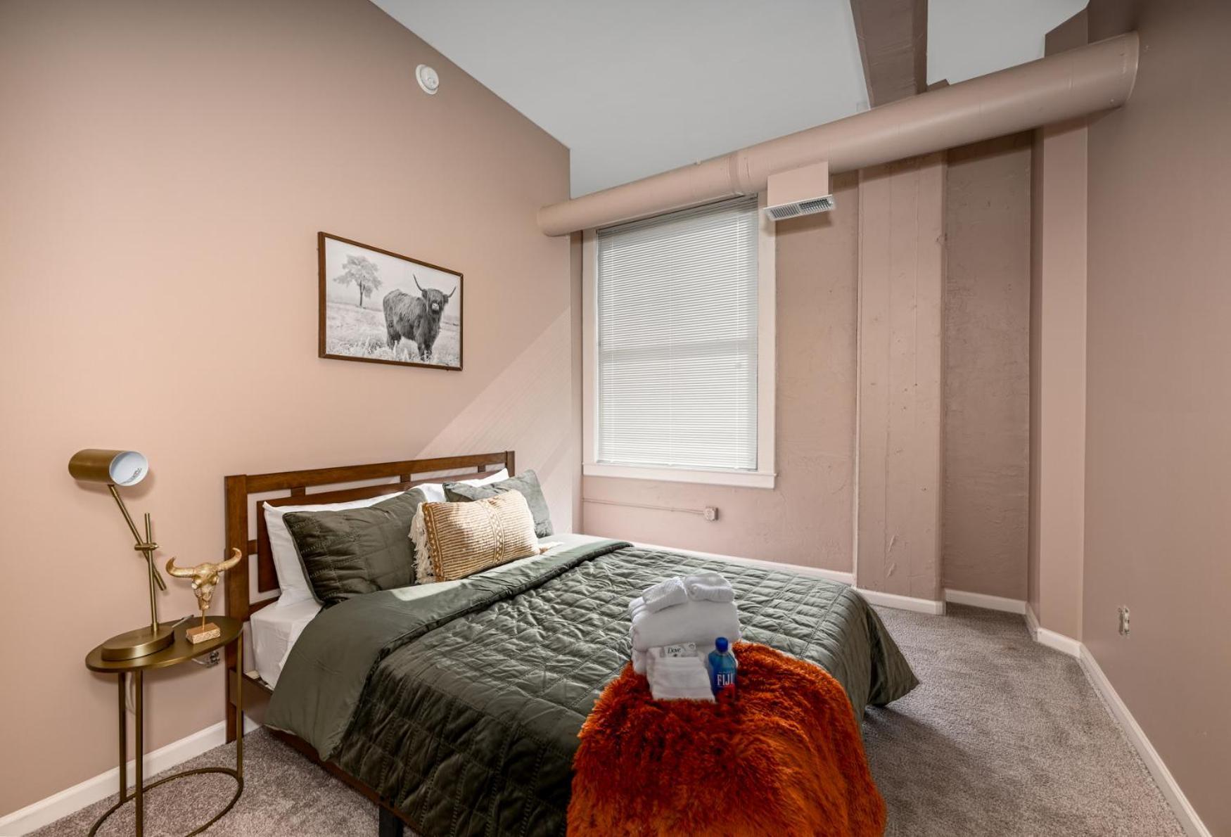 2 Bath Prkg+Gym+Sauna Perk Plaza +30 Day 클리블랜드 외부 사진