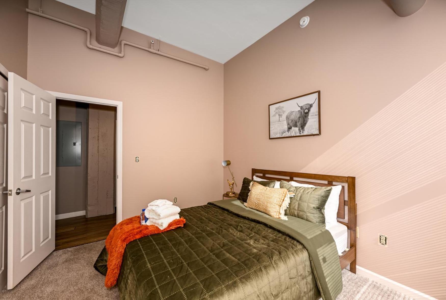 2 Bath Prkg+Gym+Sauna Perk Plaza +30 Day 클리블랜드 외부 사진